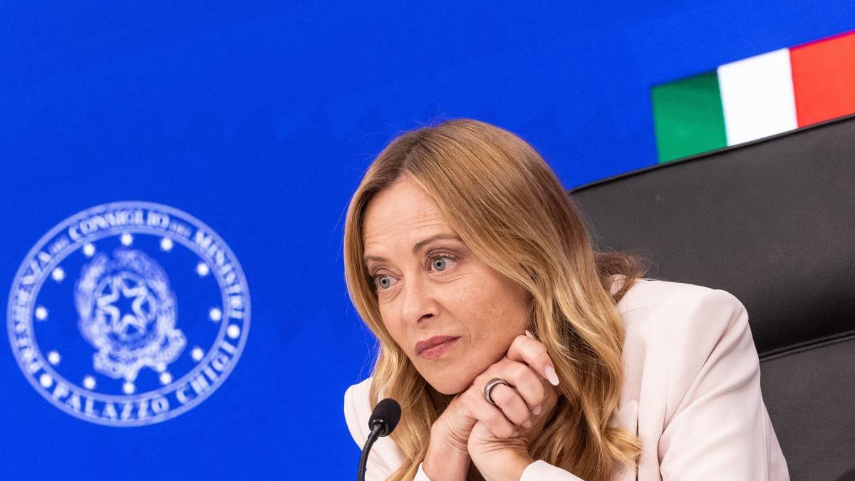 Guvernul lui Giorgia Meloni propune limitarea numărului de elevi străini și interzicerea vălului islamic în școli