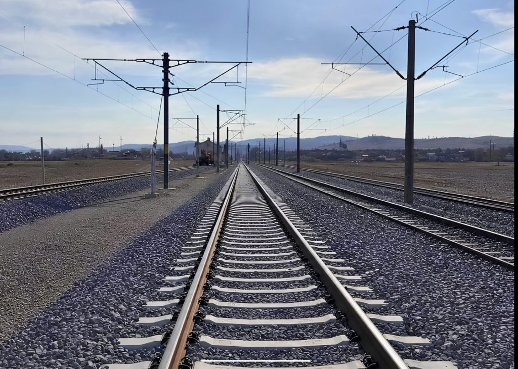 Modernizarea căii ferate Brașov – Sighișoara: lucrările au ajuns la 61% din stadiul fizic