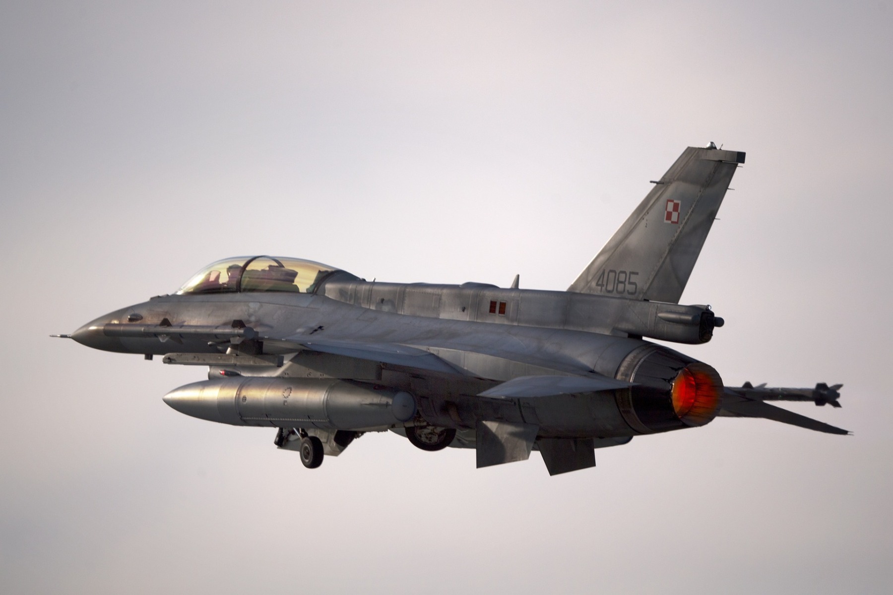Un avion de luptă F-16 s-a prăbușit lângă o bază aeriană americană din Germania