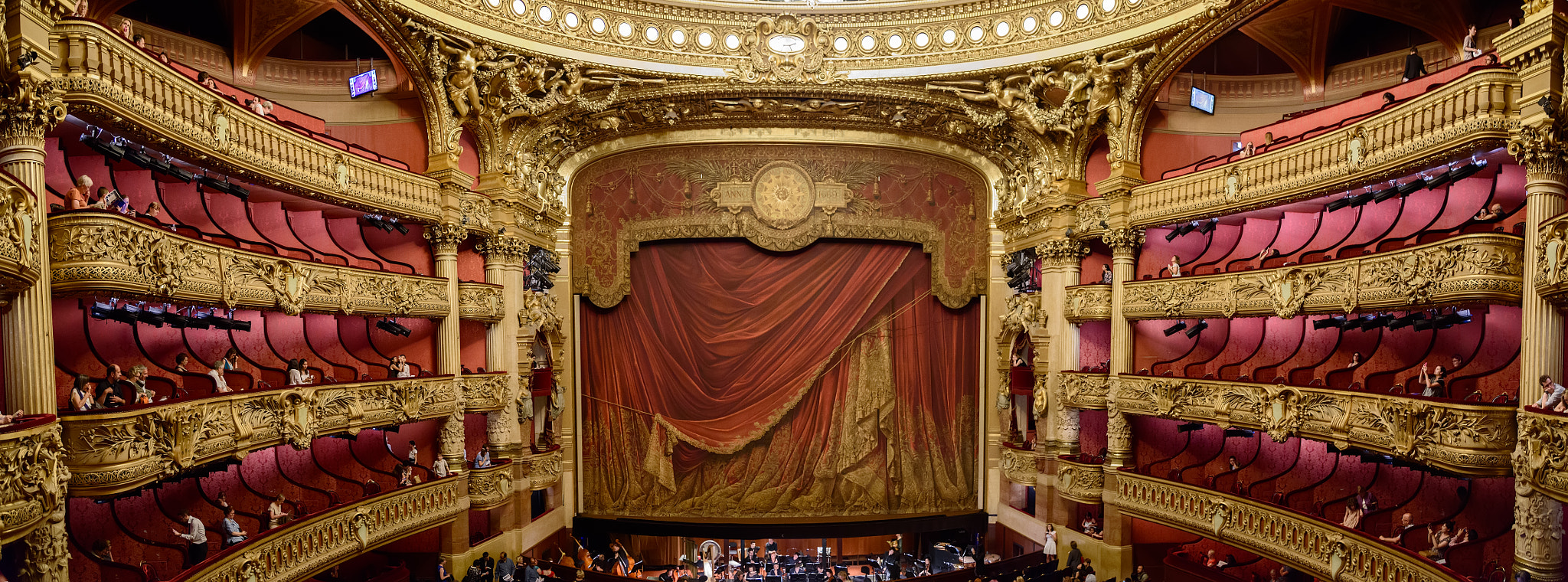 Teatrul „Stela Popescu” și BLUE colaborează pentru a oferi reduceri la cursele către spectacole