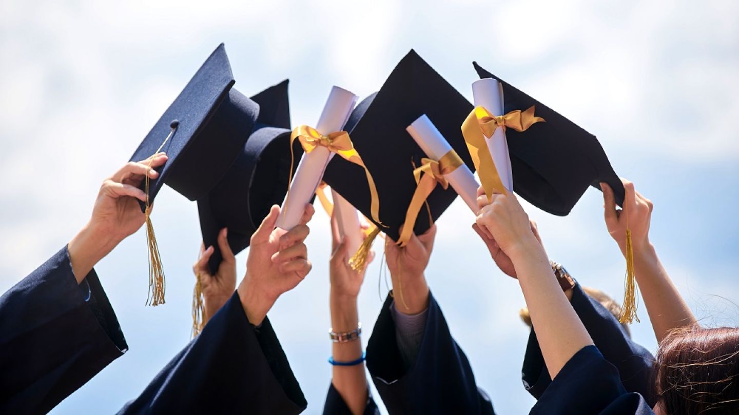 Tinerii români schimbă prioritățile: de la destinații populare la universități potrivite profilului academic