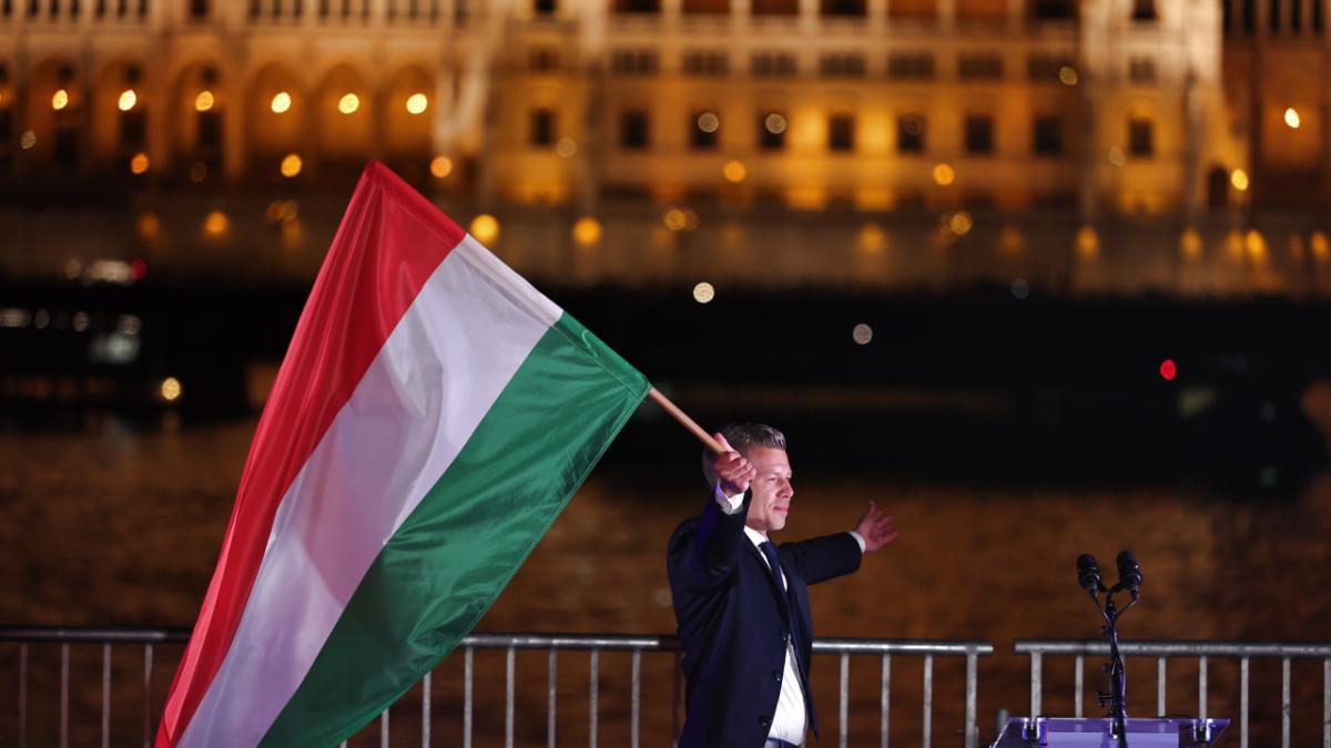 Procurorii din Ungaria cer ridicarea imunității pentru premierul Peter Magyar și doi foști miniștri