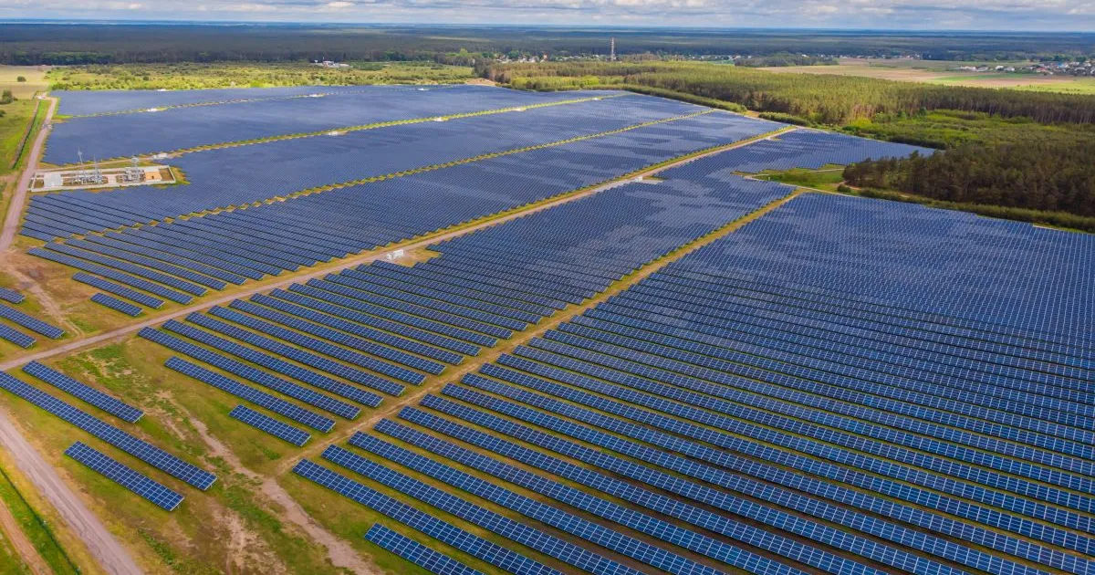 Bulgaria transformă un fost aeroport în centrală solară uriașă lângă România