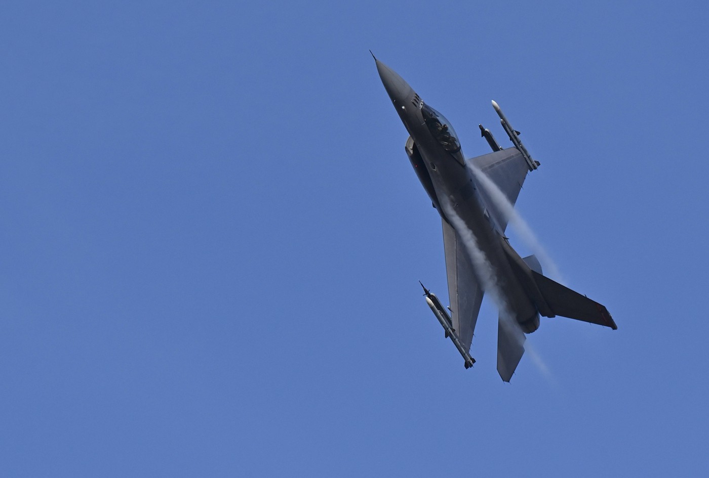 Un avion de vânătoare F-16 Fighting Falcon s-a prăbușit pe o bază militară americană din Germania