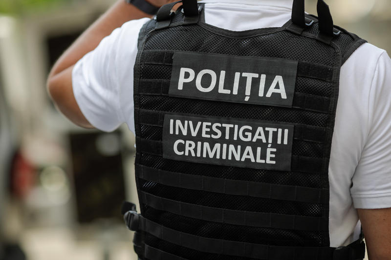 Trupul unei tinere a fost găsit într-o valiză în râul Olt, în apropierea barajului de la Ionești