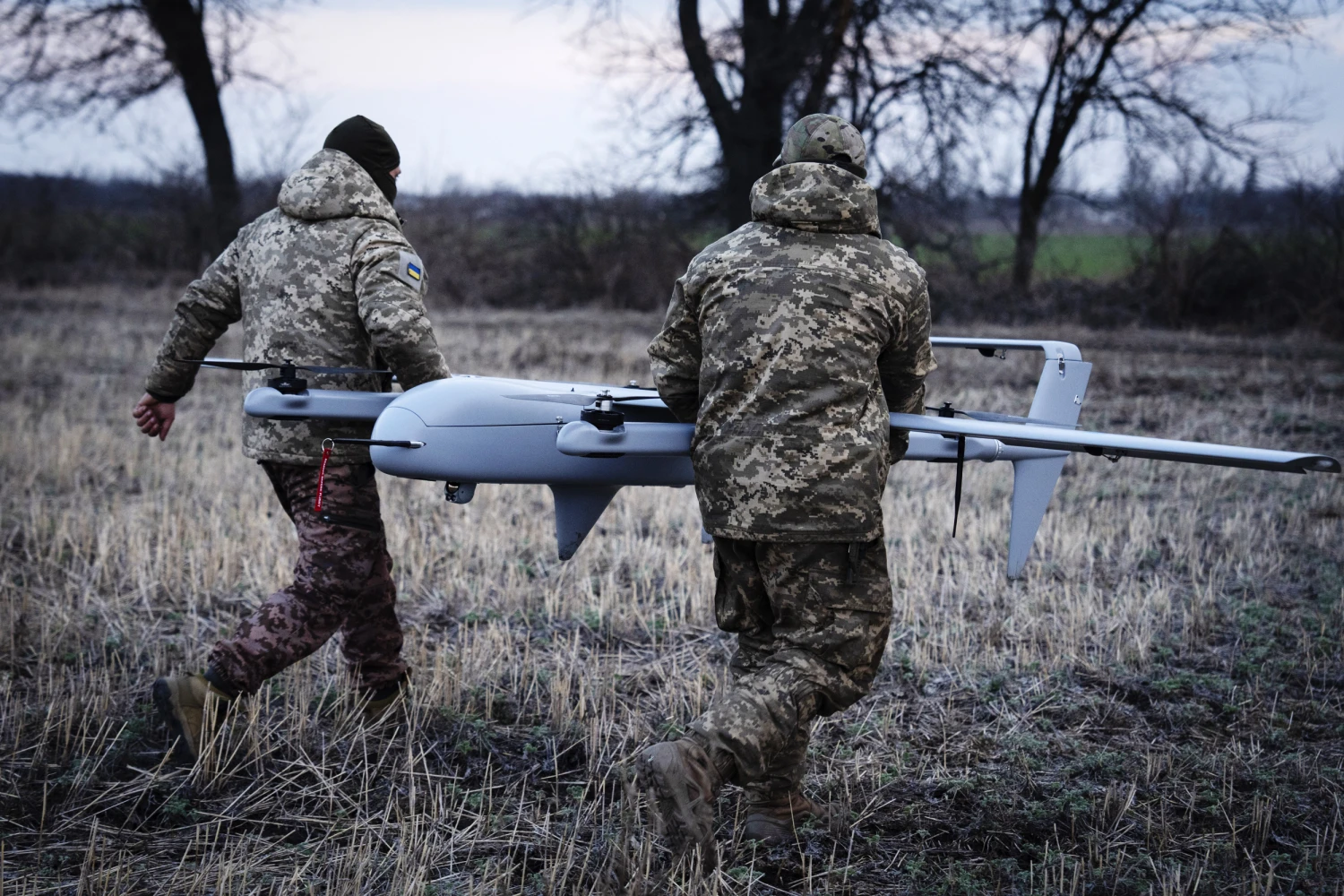 Atac cu drone asupra unui centru petrolier din Rusia: două victime și un incendiu uriaș în Tatarstan
