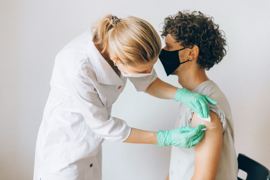 Două focare de hepatită A în județul Alba: Autoritățile se confruntă cu refuzul vaccinării de către contacți