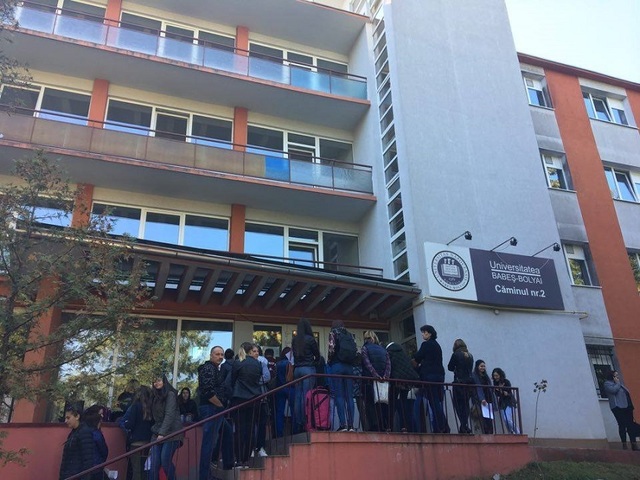 Criză de cazare în centrele universitare: la București, 5 studenți se bat pe un singur loc de cămin