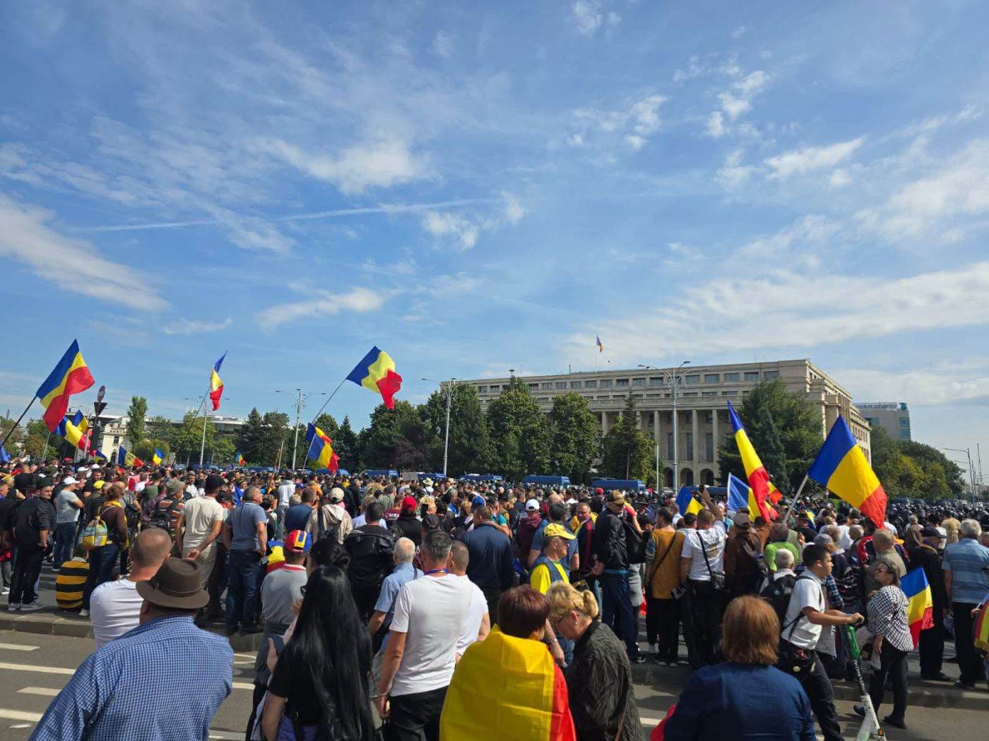 27 de persoane reținute de Parchetul Tribunalului București după protestul violent din Piața Victoriei