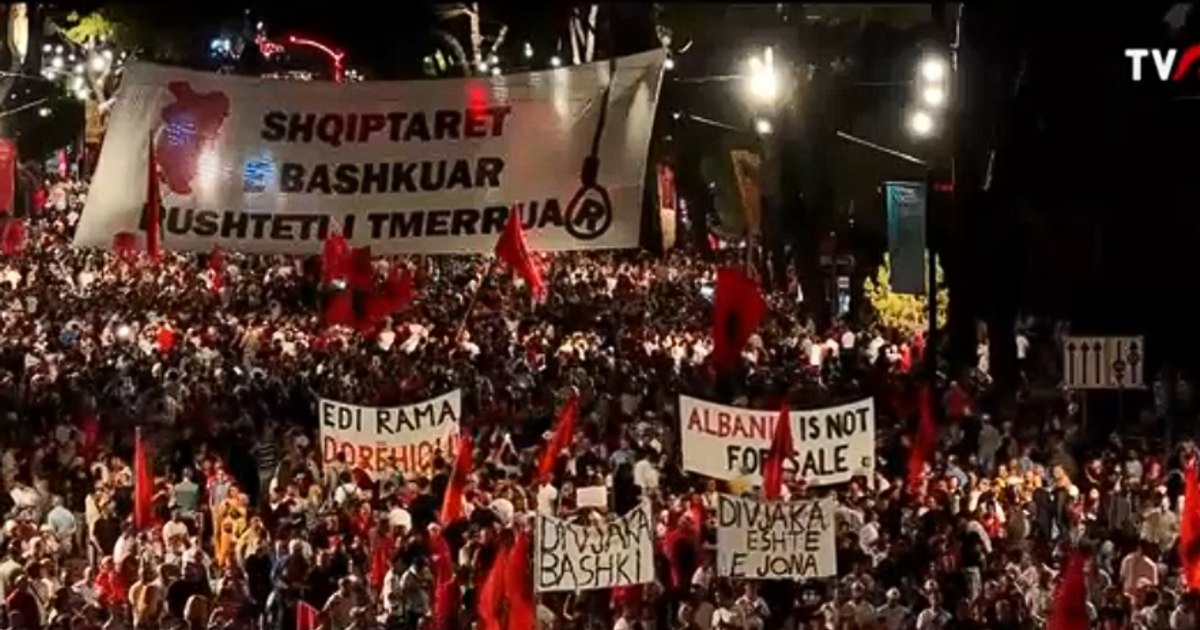 Proteste masive în Albania: mii de oameni cer demisia premierului Edi Rama din cauza unui proiect de lux
