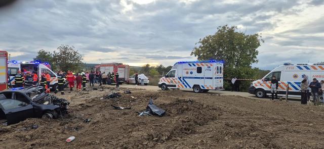 Tragedie în Iași: Doi copii și un adult au pierdut viața într-un accident între un autoturism și un camion