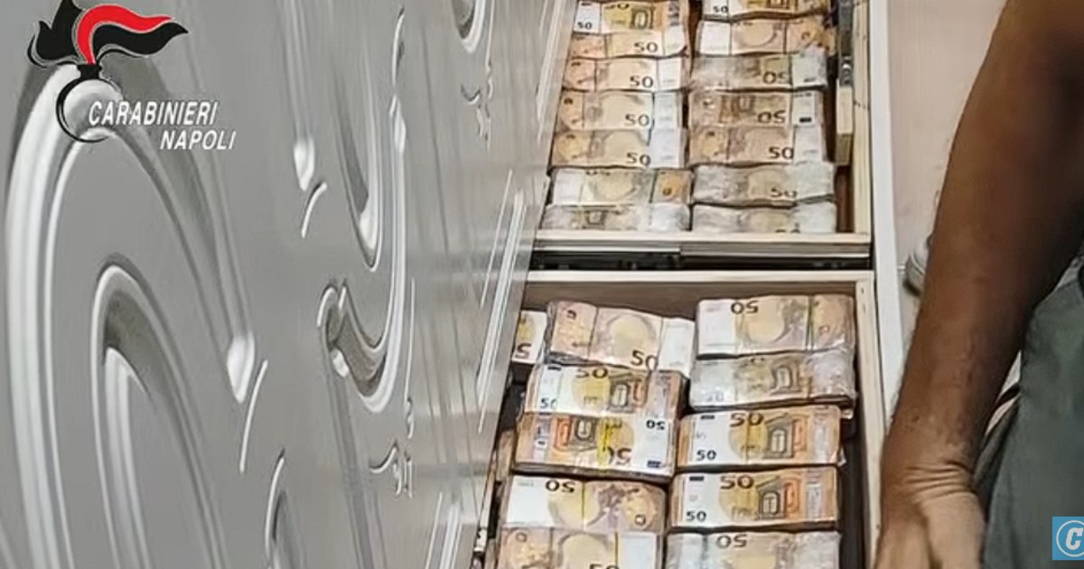 Operațiune masivă în Italia: peste 3,2 milioane de euro ascunse în pereții unei case din Napoli