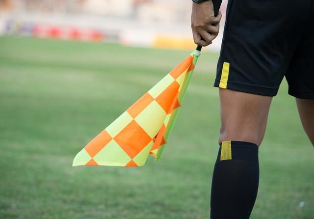 Iulian Călin va conduce meciul FCSB – Petrolul din Superligă. Cine arbitrează meciurile de luni