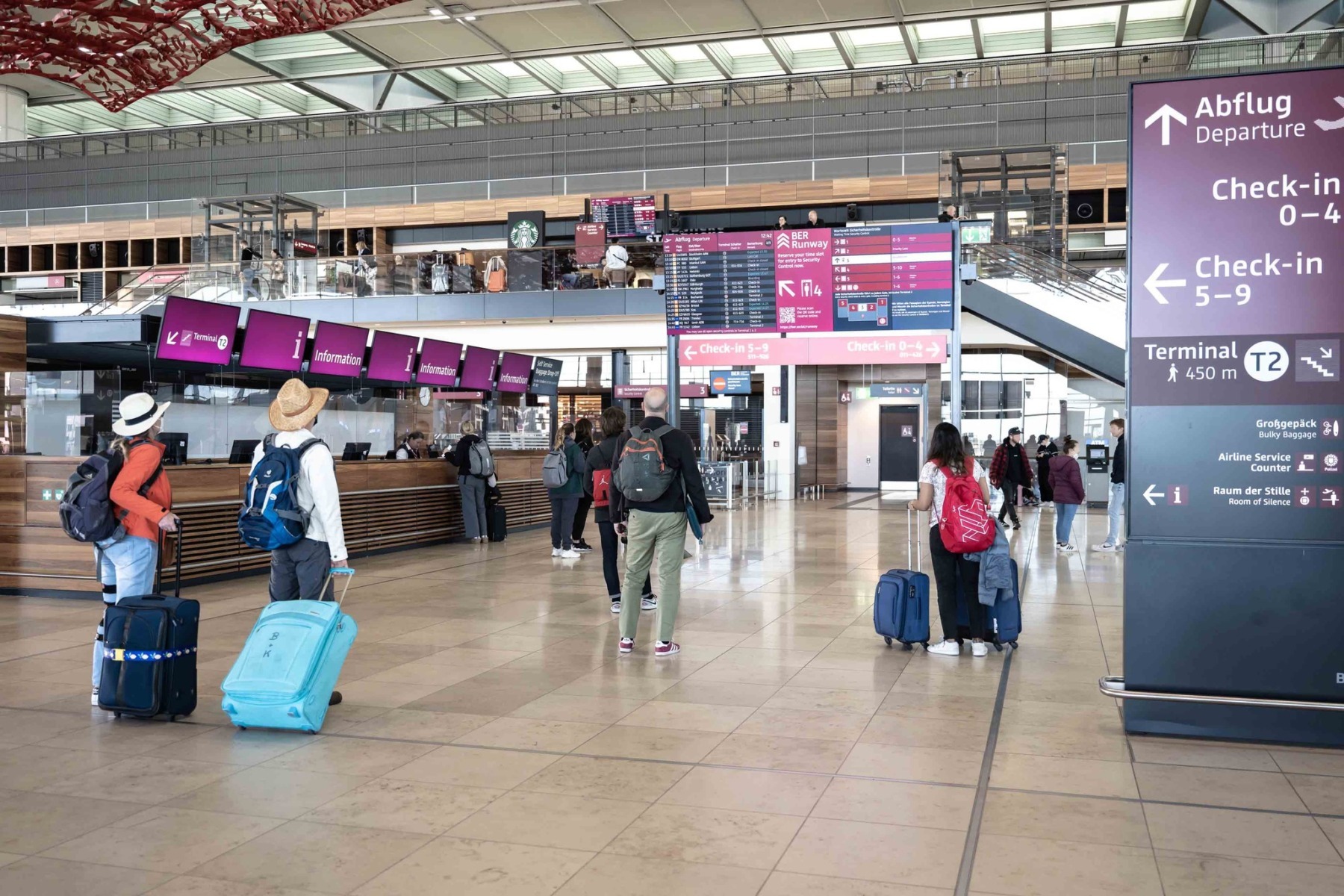 Operațiunile de zbor de pe aeroportul din Berlin au fost suspendate temporar din cauza unei drone