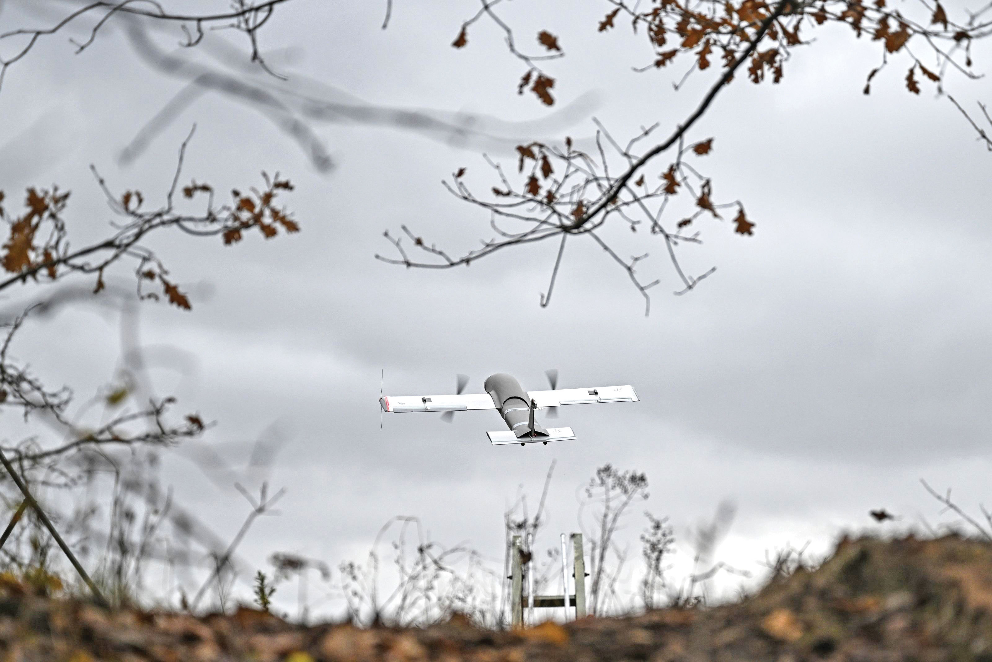 Dronă detectată în Botoșani s-a prăbușit în județul Suceava. Autoritățile au intervenit