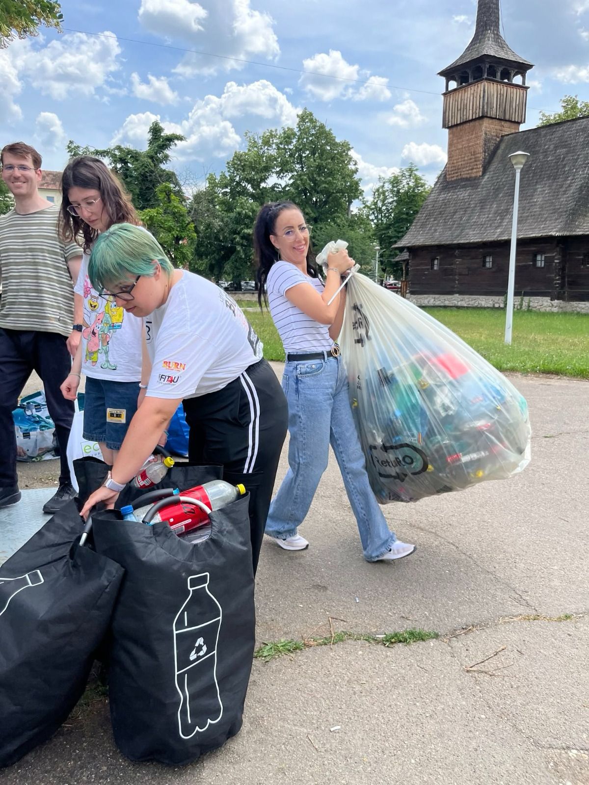 Caravana ECO Student ajunge în universitățile din România pentru colectarea ambalajelor cu garanție