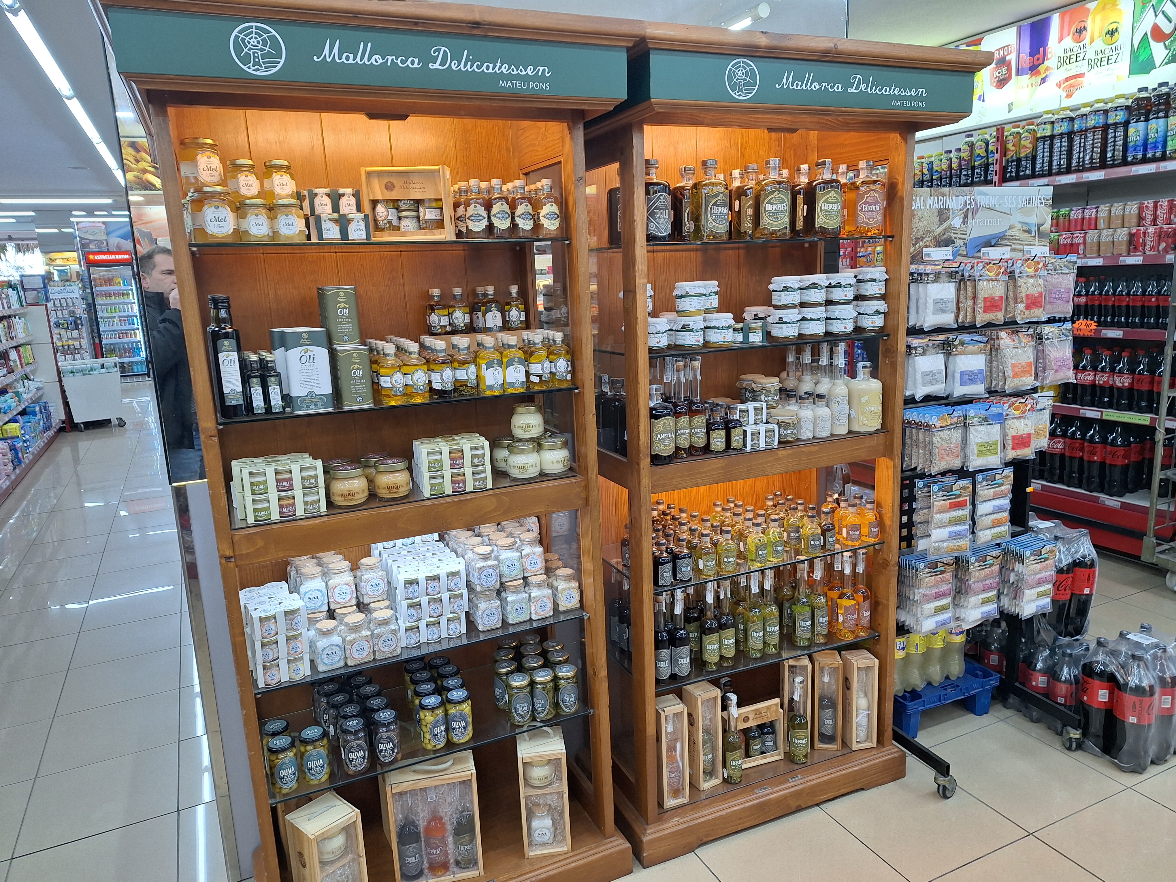 Profi și Mega Image oferă reduceri de 70% la al doilea produs: ce categorii sunt incluse în promoții
