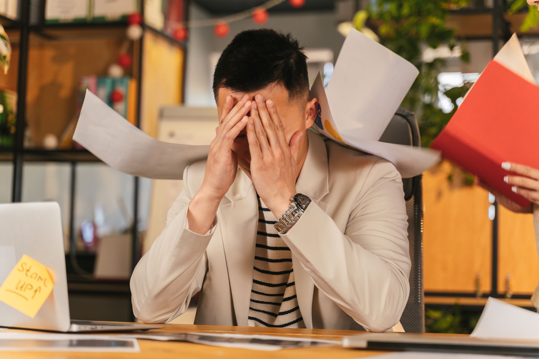 Cifra alarmantă a epuizării profesionale: 45% dintre angajații din România suferă de burnout