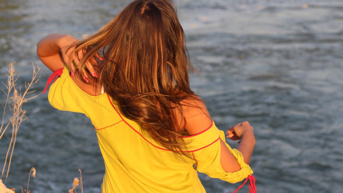 Violență pentru un trend de pe TikTok în Mangalia: trei adolescente au bătut o fată de 15 ani