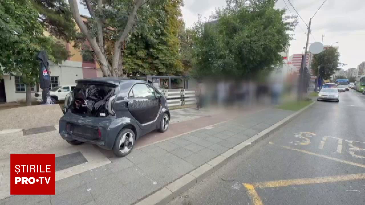 Accident violent în Buzău: o șoferiță de 17 ani a lovit o femeie de 75 de ani într-o stație de autobuz