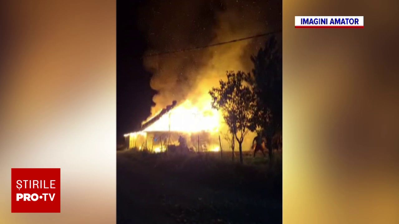 Incendiu devastator în Mureș: un tânăr de 20 de ani a fost salvat din flăcări, iar o familie a rămas fără casă