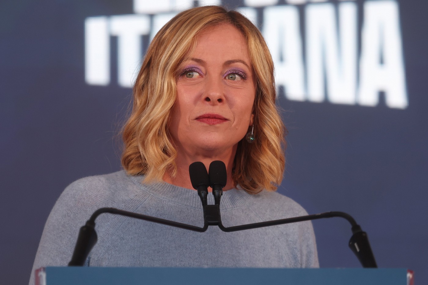 Guvernul Italiei impune limite pentru elevii străini și interzice acoperirea feței în școli