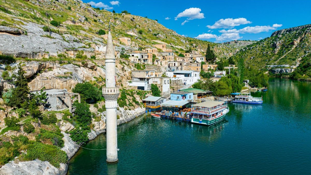 Halfeti, localitatea din Turcia unde ruinele antice sunt scufundate sub apele Eufratului