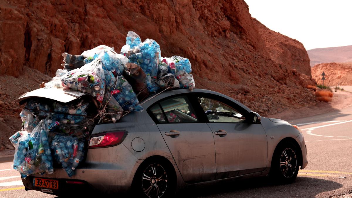 Record de reciclare în Polonia: un bărbat a returnat peste 11.000 de ambalaje într-o singură zi