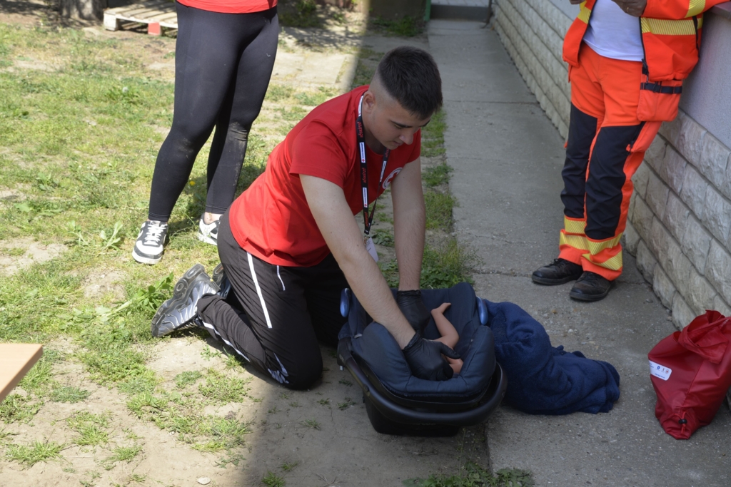 Demonstrații gratuite de prim ajutor în Pasajul Universității: învață cum să salvezi o viață