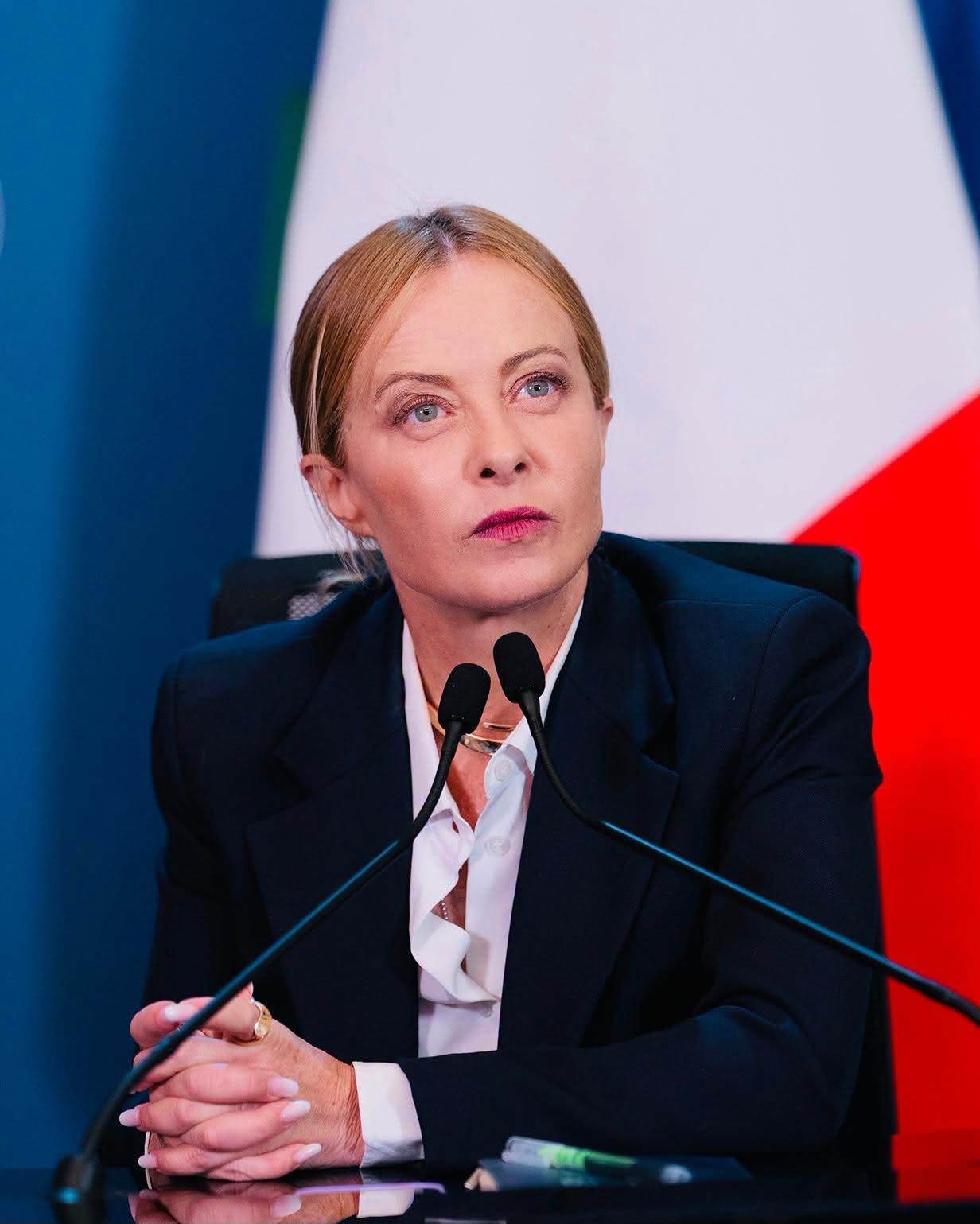 Italia introduce noi reguli pentru elevii străini și interzice acoperirea feței în școli