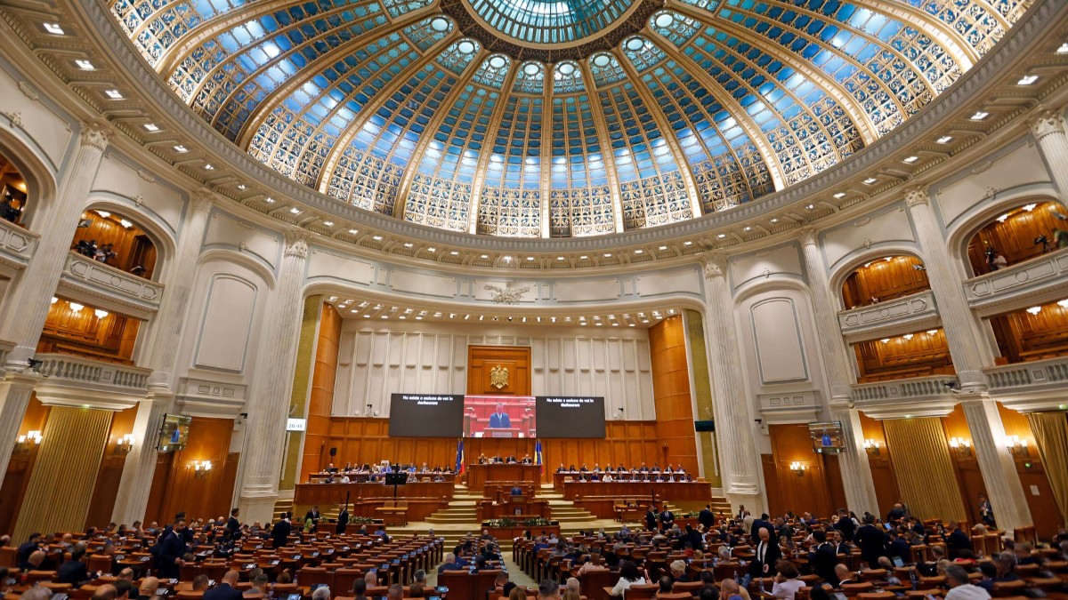 Sondaj Avangarde: Românii se tem de o criză economică și critică direcția țării