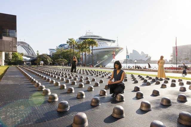 Artistul Ai Weiwei lansează un apel la pace prin sculptura monumentală Mushrooms în Sydney