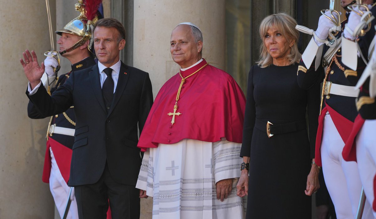 Papa Leon al XIV-lea a avertizat la Paris asupra riscurilor armelor nucleare și cursei înarmării