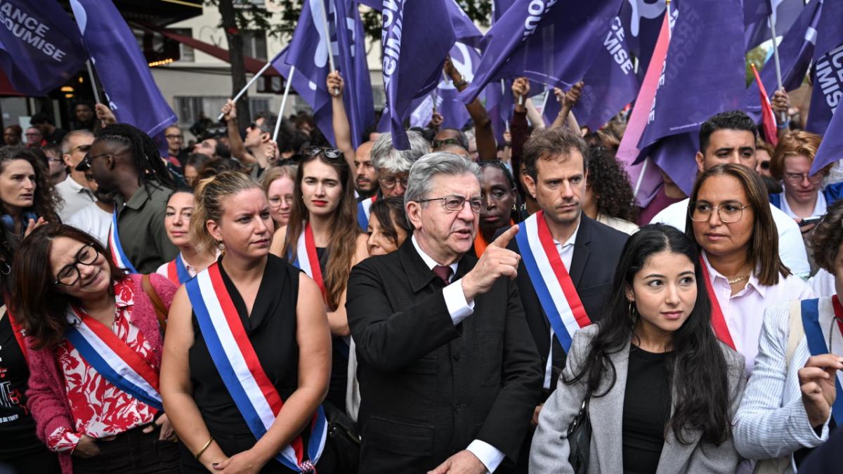 Marine Le Pen și Jean-Luc Mélenchon ar putea ajunge în finala alegerilor prezidențiale din Franța