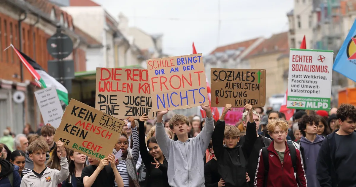 Manifestații masive în Germania: Peste 45.000 de tineri protestează împotriva serviciului militar