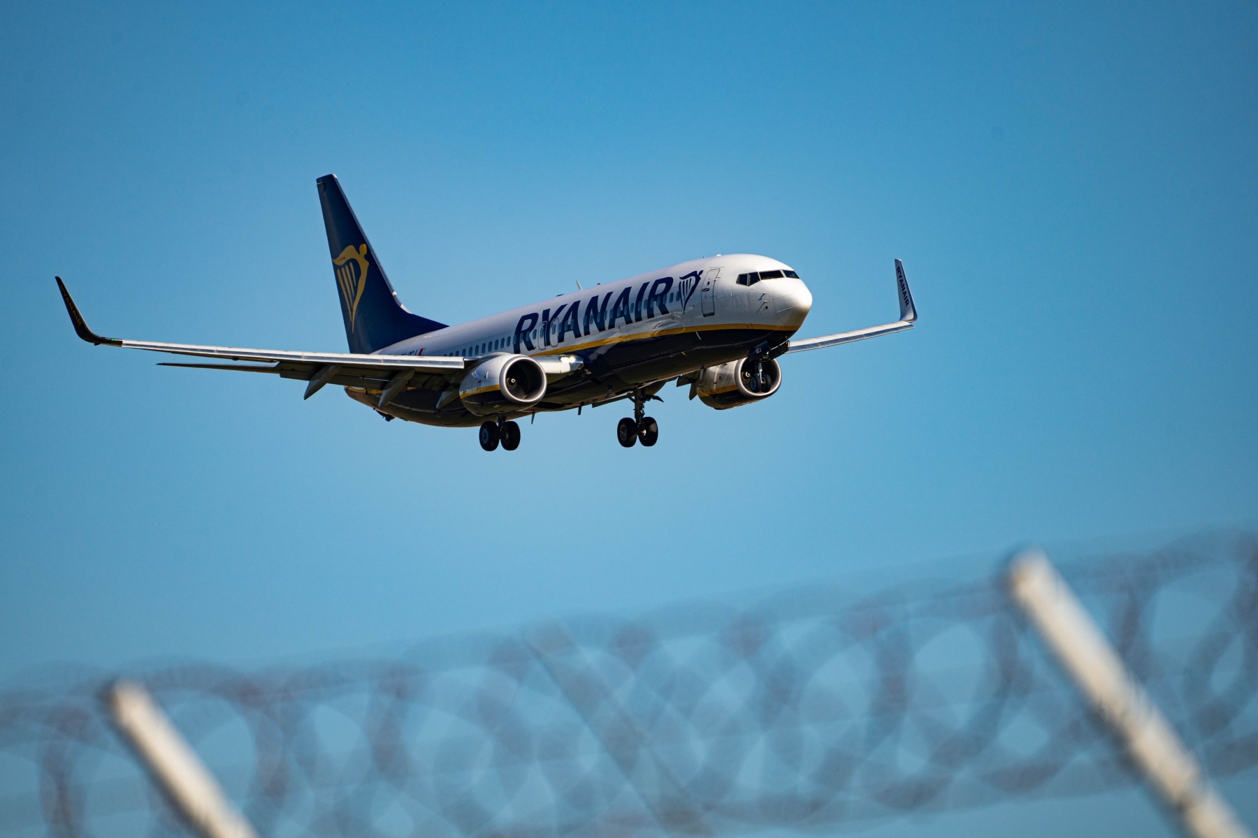 Incident grav cu un avion Ryanair: aterizare de urgență cu doar 9 minute de combustibil rămas