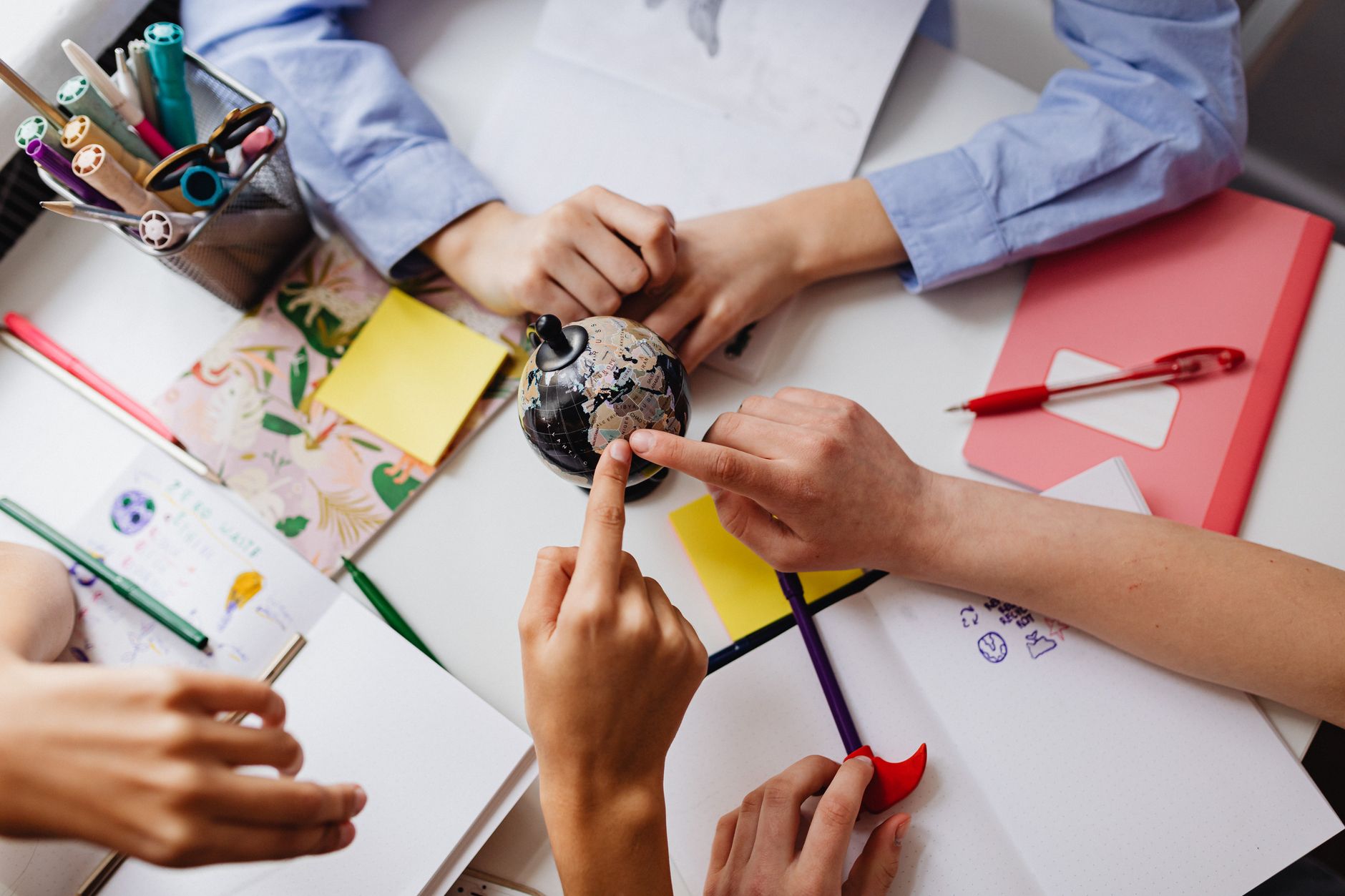 Copiii din Ucraina învață să piloteze drone FPV în cadrul unor programe educaționale speciale