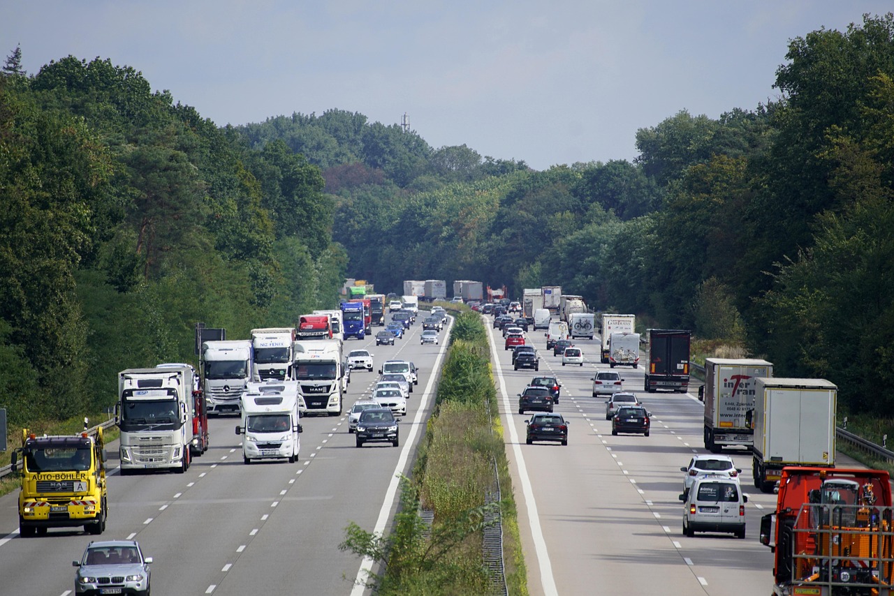 Germania scade taxele pe carburanți: prețul la pompă va scădea cu 17 cenți pe litru