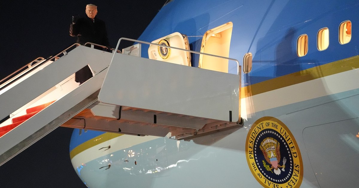 Conflictul dintre Trump și presa americană se agravează: CNN a fost exclus de la bordul Air Force One