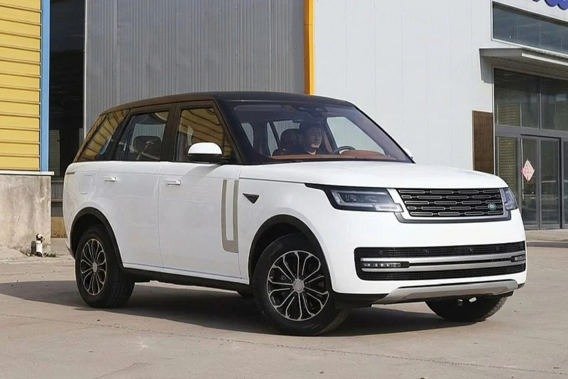 Suedia interzice vânzarea clonelor chinezești de Range Rover care pot fi conduse fără permis