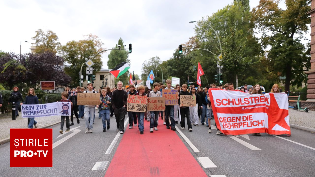 Tinerii din Germania protestează pe stradă împotriva posibilei reintroduceri a serviciului militar obligatoriu