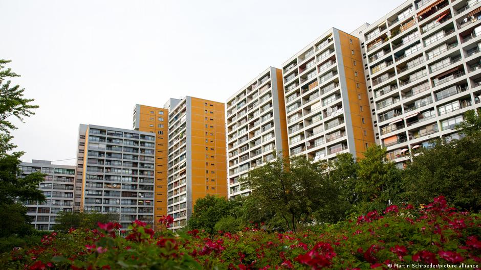 Soluții europene pentru criza locuințelor: de la expropriări în Berlin la modele de locuire în Viena și Paris