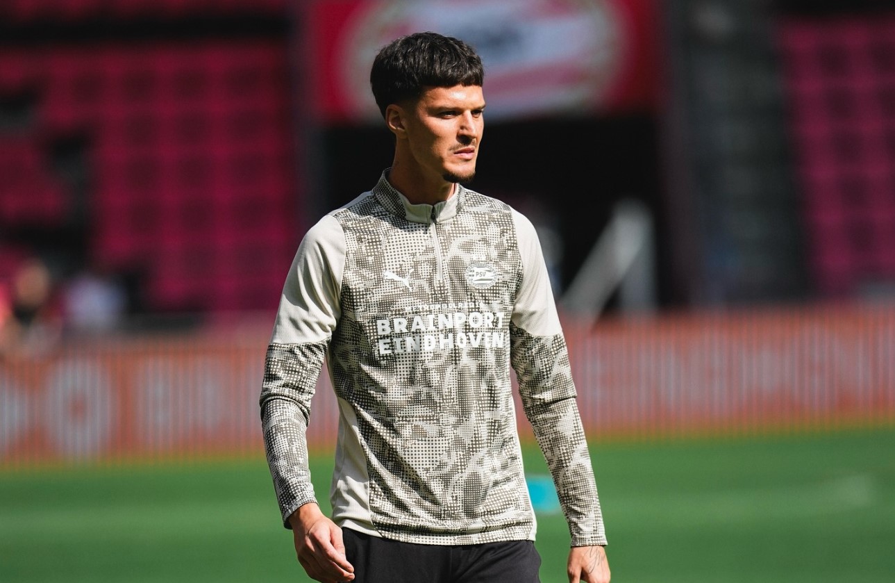 Dennis Man traversează o perioadă dificilă la PSV Eindhoven, rămânând pe banca de schimb