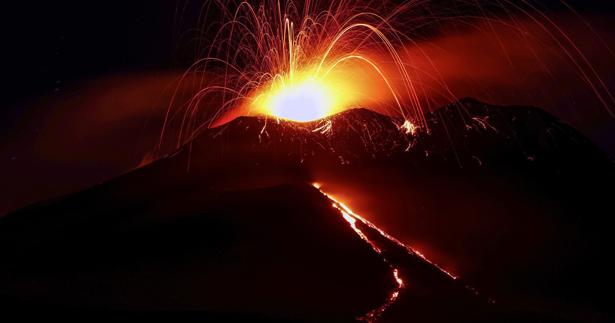 Alertă roșie în Sicilia: Aeroportul din Catania este închis din cauza erupției vulcanului Etna