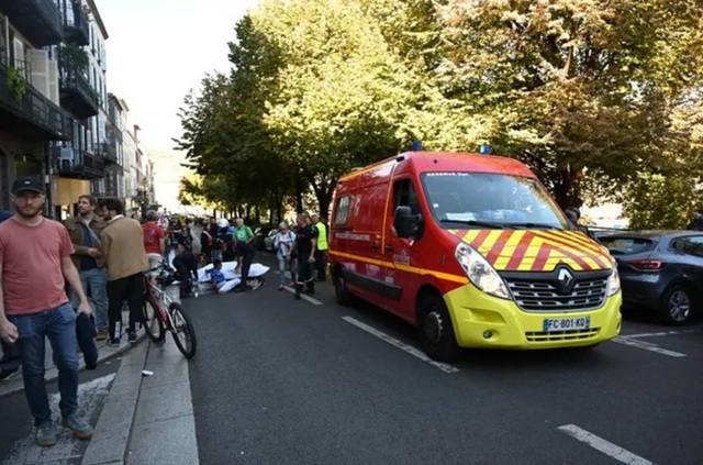 Accident în Franța: Un șofer a lovit manifestanții la un marș pentru climă în Clermont-Ferrand