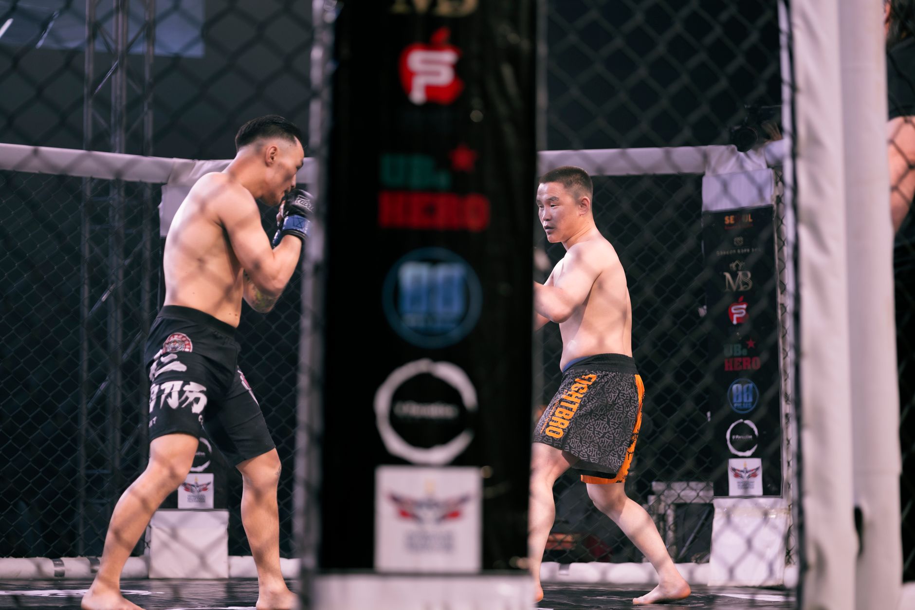 Confruntare neașteptată în UFC: Un polițist din Florida va lupta împotriva unui fost deținut la Las Vegas