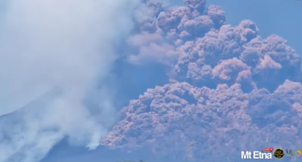 Alertă de călătorie în Italia: Trafic aerian suspendat în Sicilia după erupția vulcanului Etna
