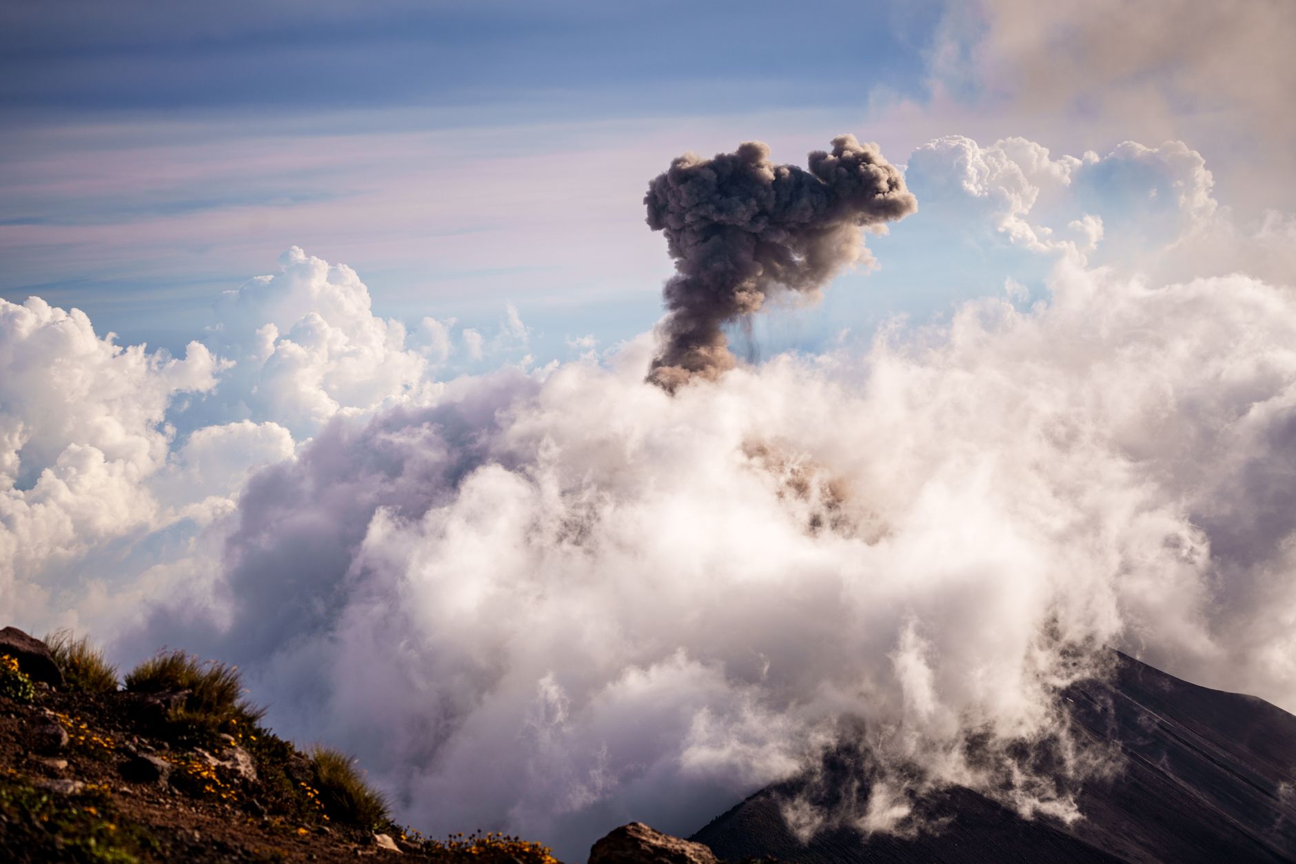 Avertisment de la MAE pentru românii care călătoresc în Sicilia după erupția vulcanului Etna