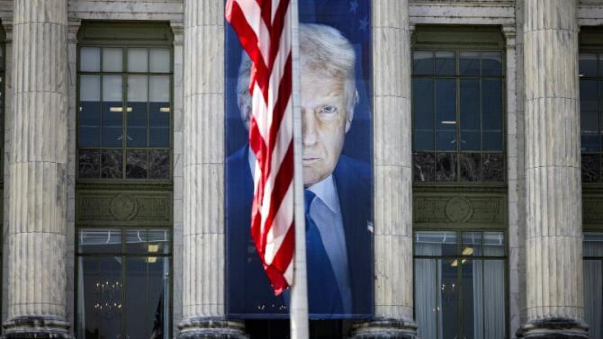 Trump a aprobat o investigație oficială asupra OZN-urilor coordonată de un astrofizician de la Harvard