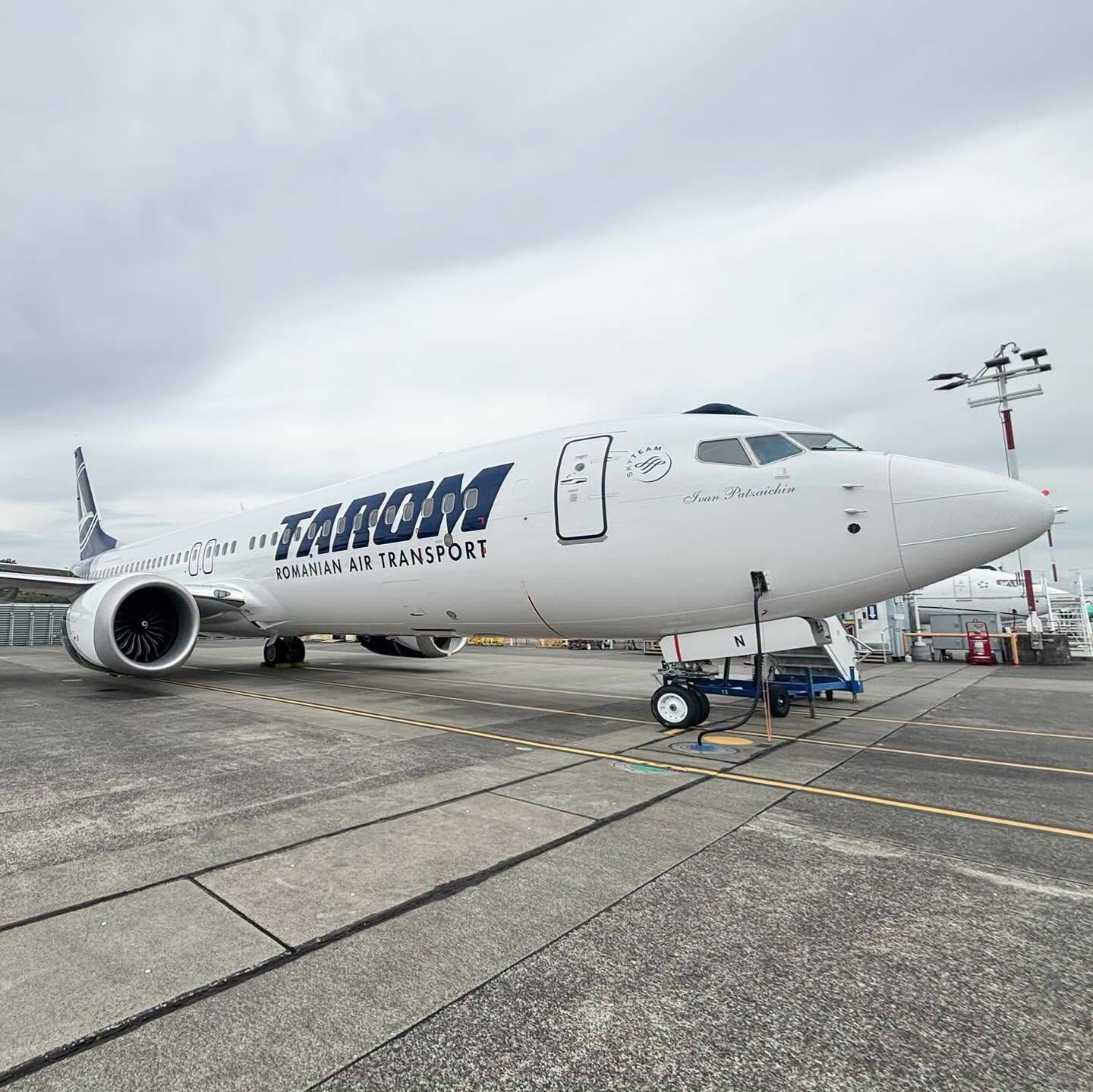TAROM a primit în România o nouă aeronavă Boeing, botezată în onoarea lui Ivan Patzaichin